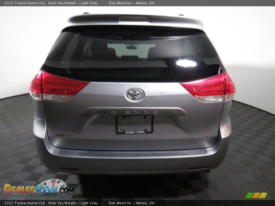 2012 Toyota Sienna XLE Silver Sky Metallic / Light Gray Photo #12
