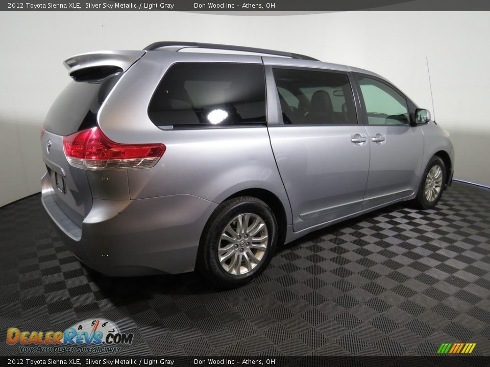 2012 Toyota Sienna XLE Silver Sky Metallic / Light Gray Photo #16