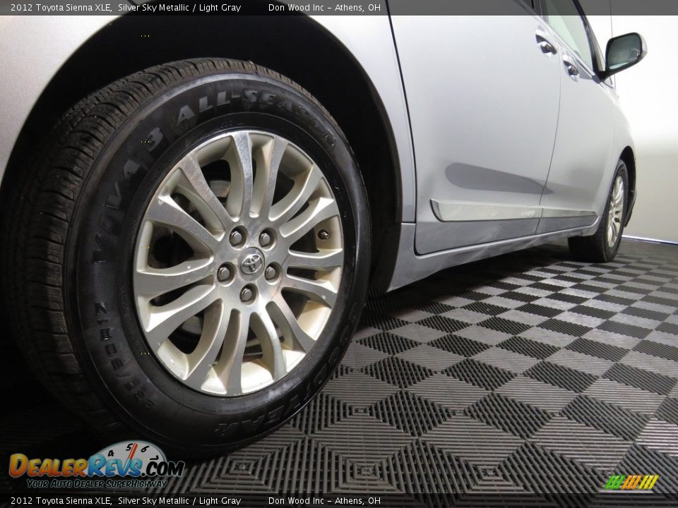 2012 Toyota Sienna XLE Silver Sky Metallic / Light Gray Photo #17