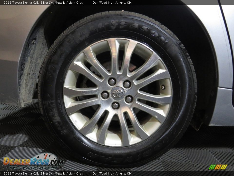 2012 Toyota Sienna XLE Silver Sky Metallic / Light Gray Photo #18