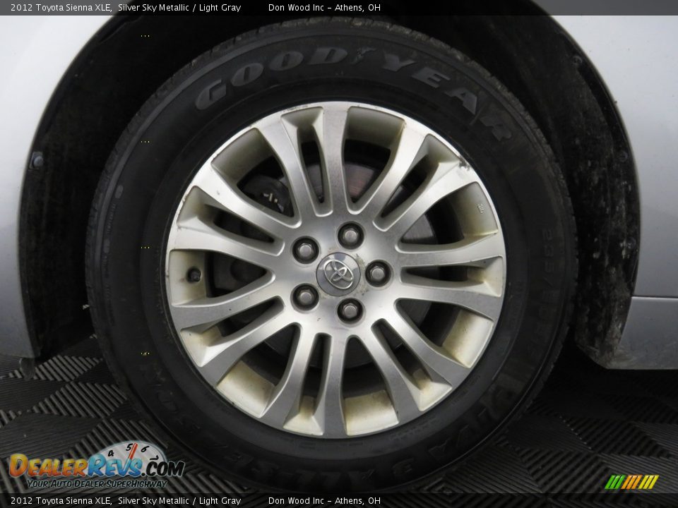 2012 Toyota Sienna XLE Silver Sky Metallic / Light Gray Photo #20