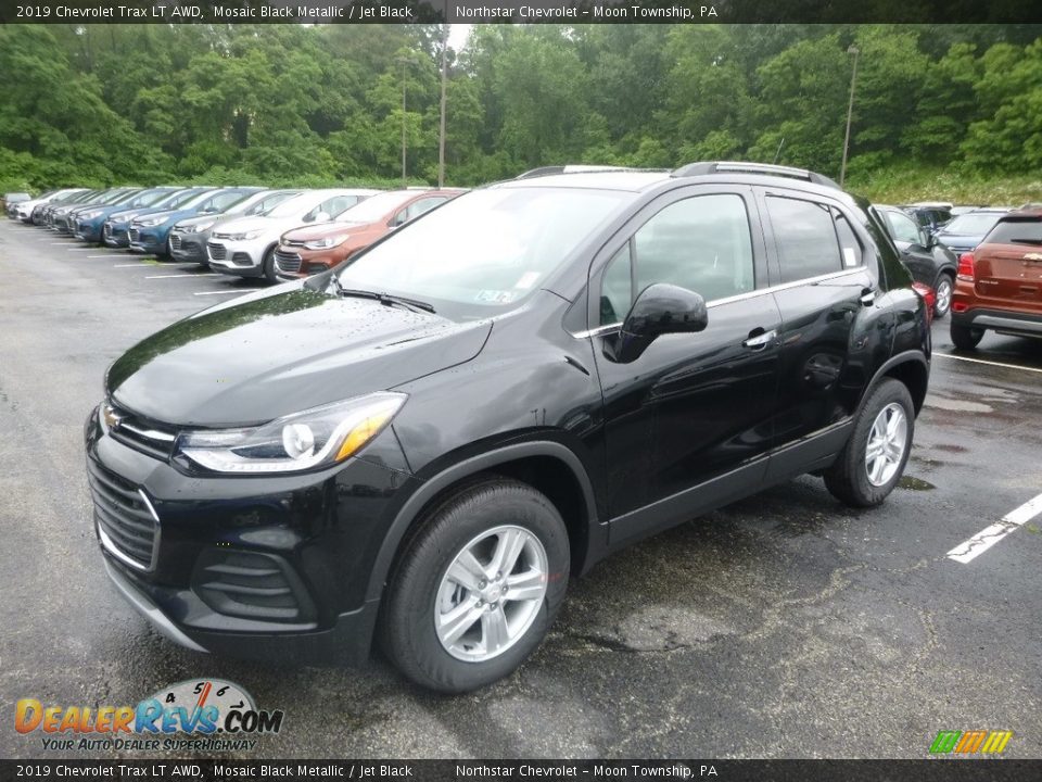 Front 3/4 View of 2019 Chevrolet Trax LT AWD Photo #1