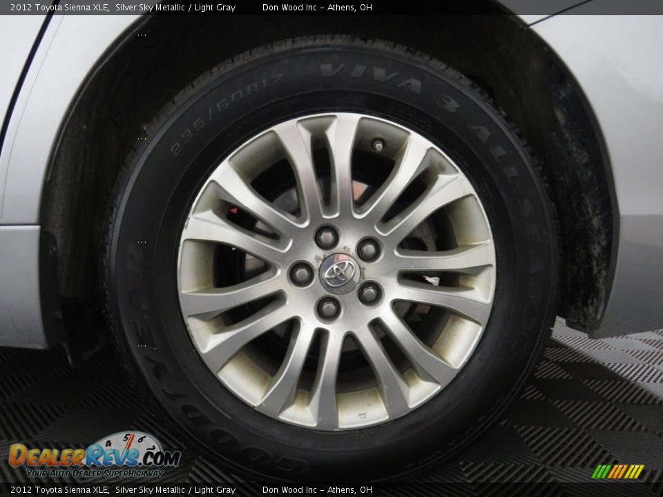 2012 Toyota Sienna XLE Silver Sky Metallic / Light Gray Photo #21