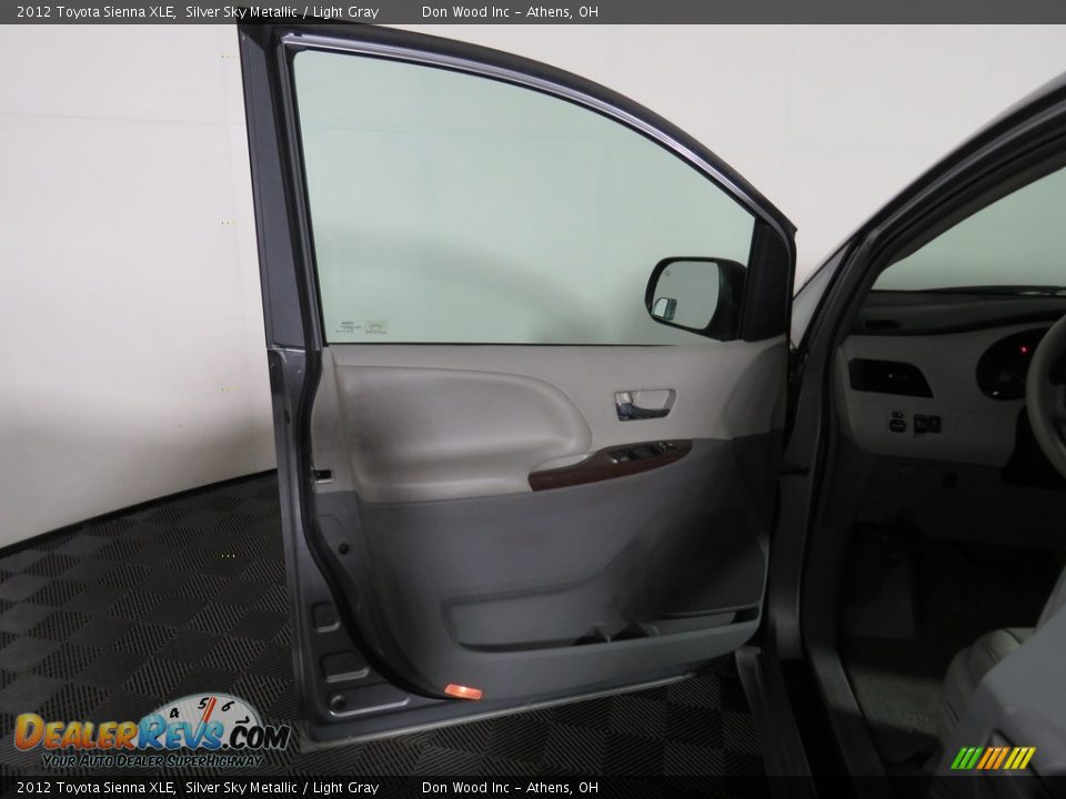 2012 Toyota Sienna XLE Silver Sky Metallic / Light Gray Photo #22