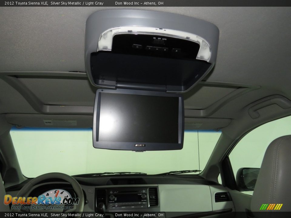 2012 Toyota Sienna XLE Silver Sky Metallic / Light Gray Photo #28