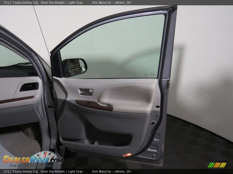 2012 Toyota Sienna XLE Silver Sky Metallic / Light Gray Photo #31