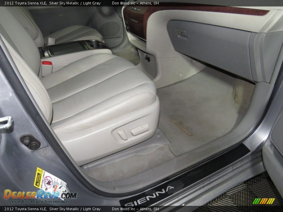 2012 Toyota Sienna XLE Silver Sky Metallic / Light Gray Photo #32