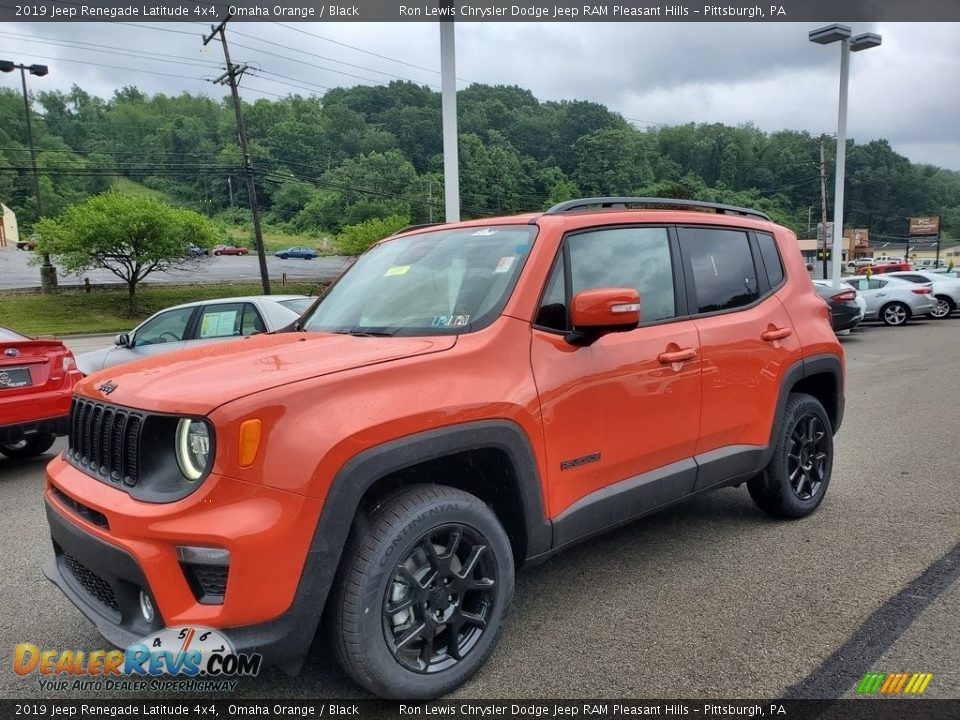 Front 3/4 View of 2019 Jeep Renegade Latitude 4x4 Photo #1