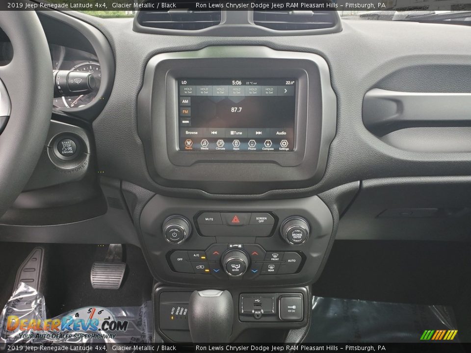2019 Jeep Renegade Latitude 4x4 Glacier Metallic / Black Photo #17