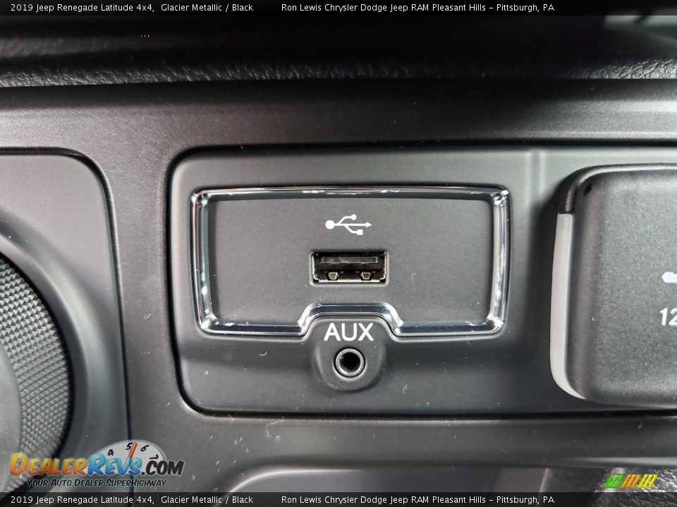 2019 Jeep Renegade Latitude 4x4 Glacier Metallic / Black Photo #19
