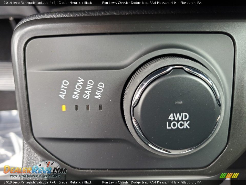 2019 Jeep Renegade Latitude 4x4 Glacier Metallic / Black Photo #20