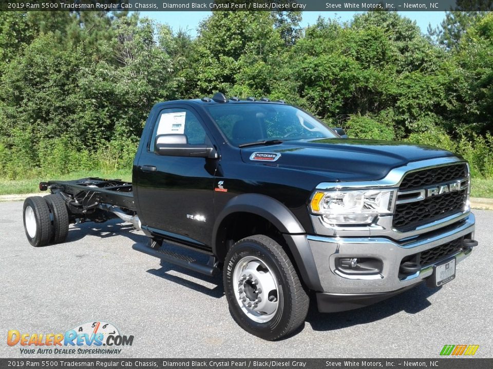 Front 3/4 View of 2019 Ram 5500 Tradesman Regular Cab Chassis Photo #4