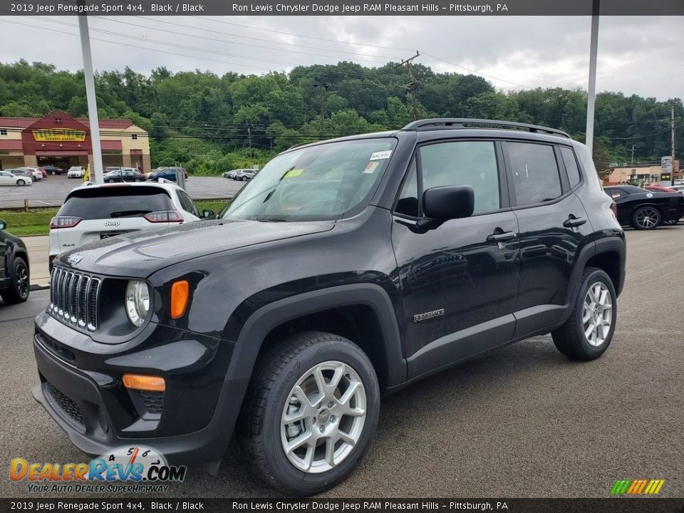 Front 3/4 View of 2019 Jeep Renegade Sport 4x4 Photo #1
