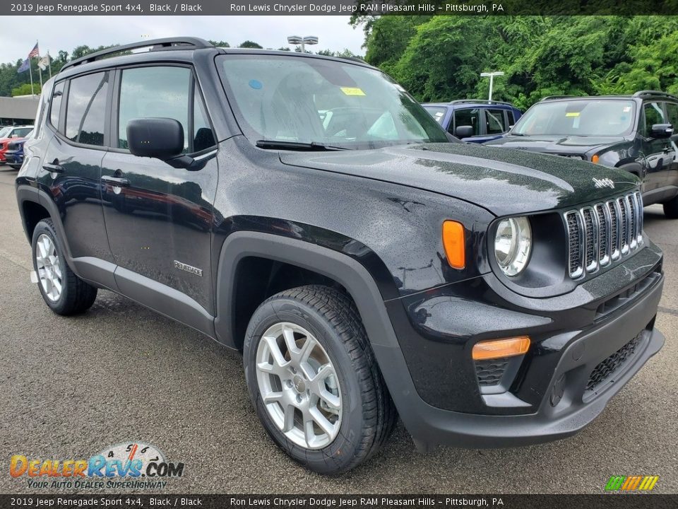 Front 3/4 View of 2019 Jeep Renegade Sport 4x4 Photo #8