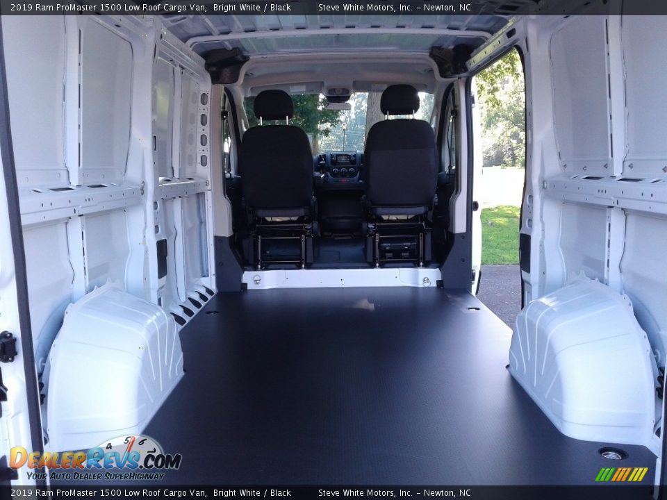 2019 Ram ProMaster 1500 Low Roof Cargo Van Bright White / Black Photo #11