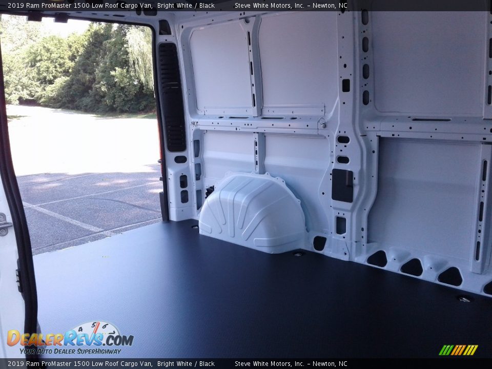 2019 Ram ProMaster 1500 Low Roof Cargo Van Bright White / Black Photo #12