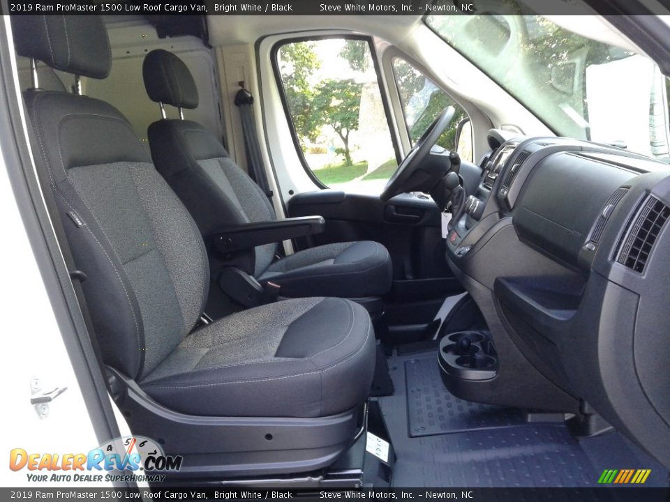 2019 Ram ProMaster 1500 Low Roof Cargo Van Bright White / Black Photo #13