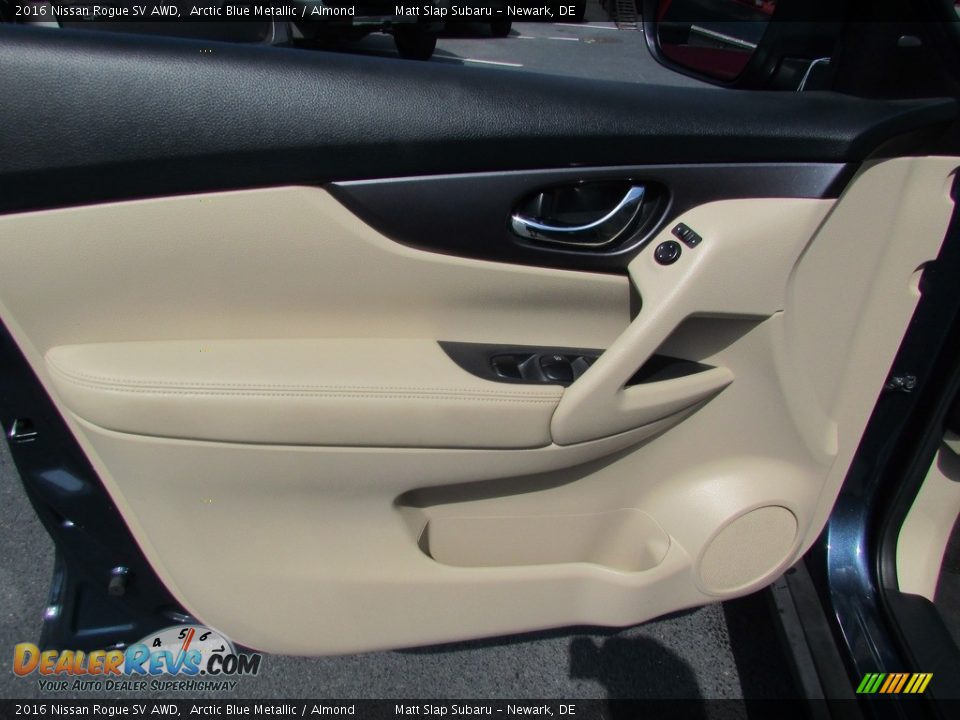 2016 Nissan Rogue SV AWD Arctic Blue Metallic / Almond Photo #14