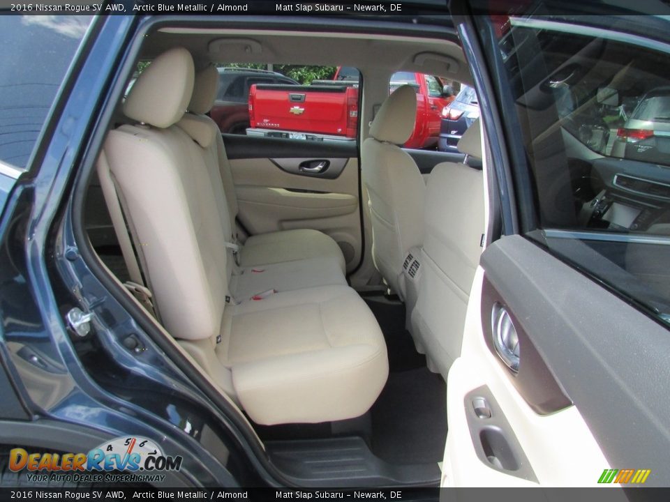 2016 Nissan Rogue SV AWD Arctic Blue Metallic / Almond Photo #19