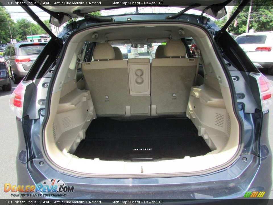 2016 Nissan Rogue SV AWD Arctic Blue Metallic / Almond Photo #20