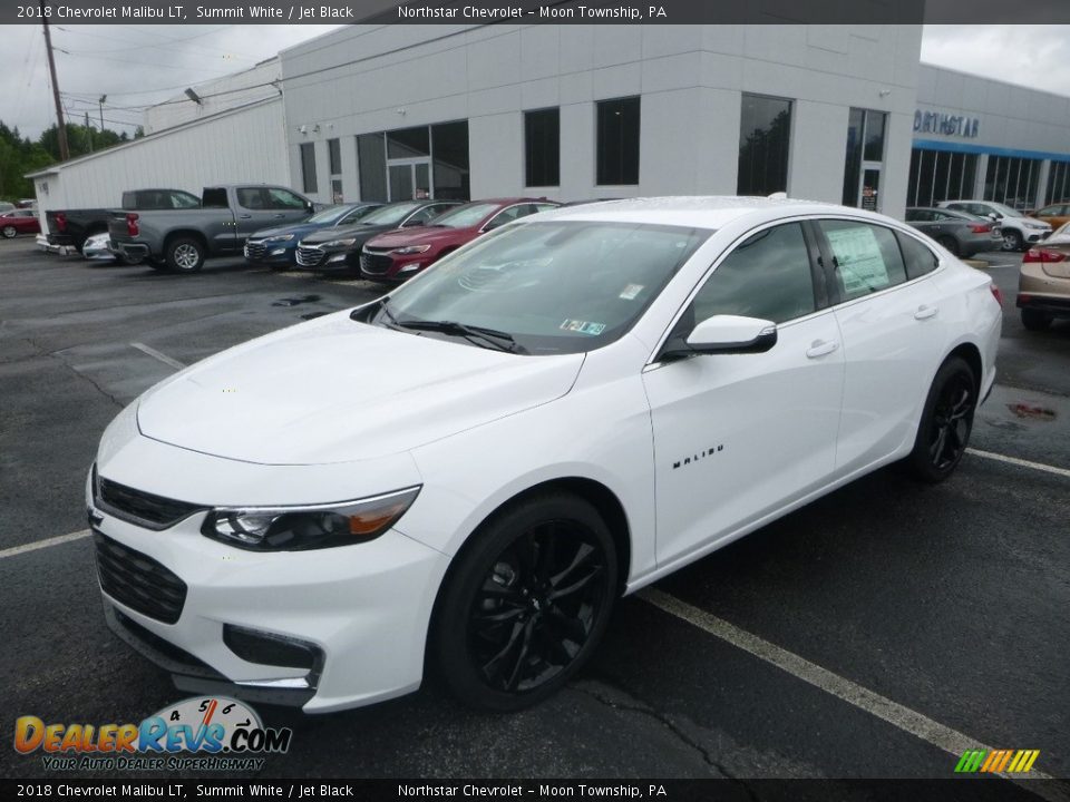 Front 3/4 View of 2018 Chevrolet Malibu LT Photo #1