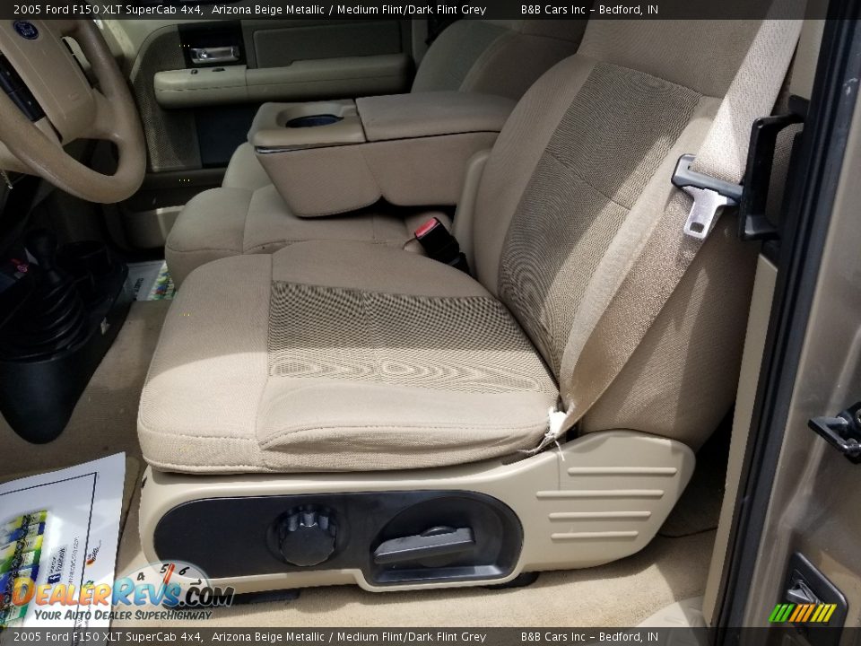 2005 Ford F150 XLT SuperCab 4x4 Arizona Beige Metallic / Medium Flint/Dark Flint Grey Photo #15
