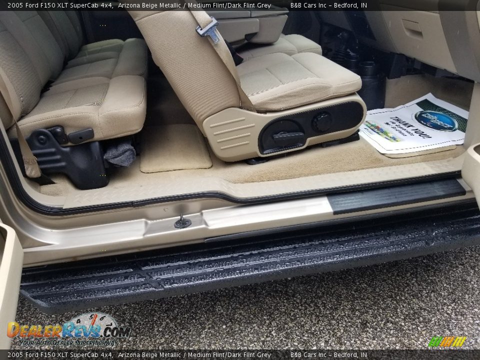 2005 Ford F150 XLT SuperCab 4x4 Arizona Beige Metallic / Medium Flint/Dark Flint Grey Photo #24