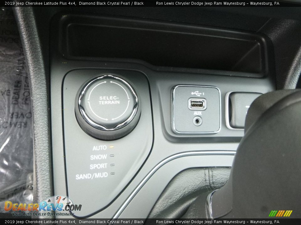 2019 Jeep Cherokee Latitude Plus 4x4 Diamond Black Crystal Pearl / Black Photo #19