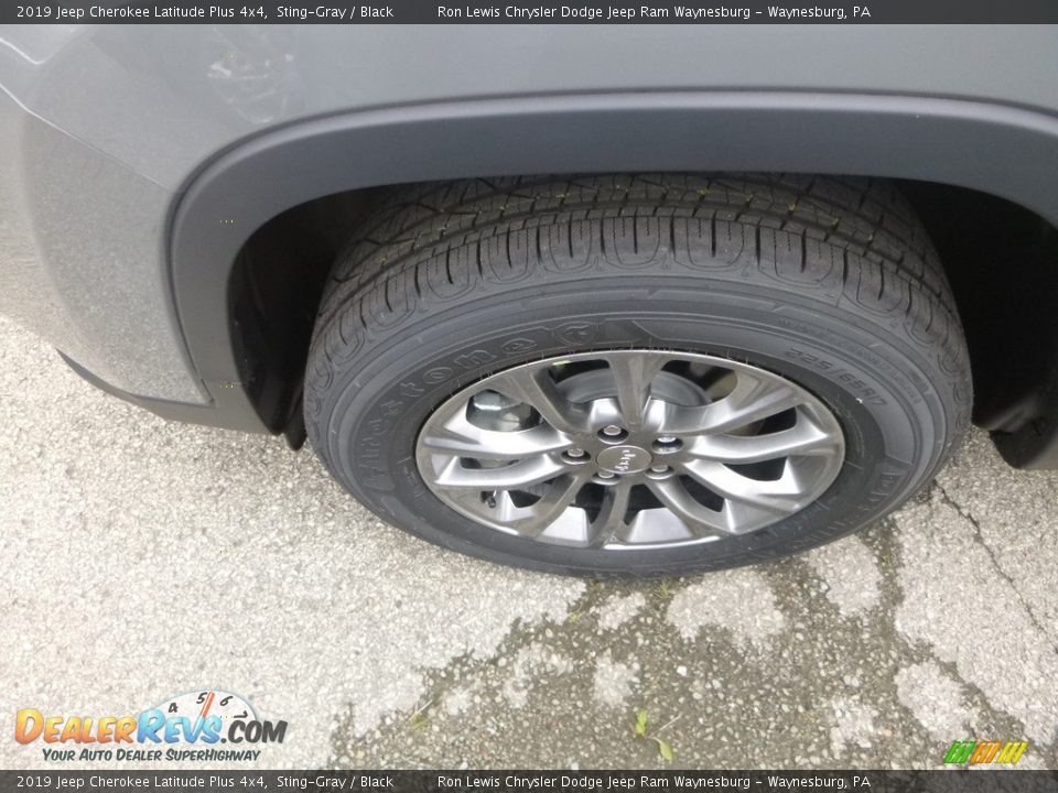 2019 Jeep Cherokee Latitude Plus 4x4 Sting-Gray / Black Photo #2