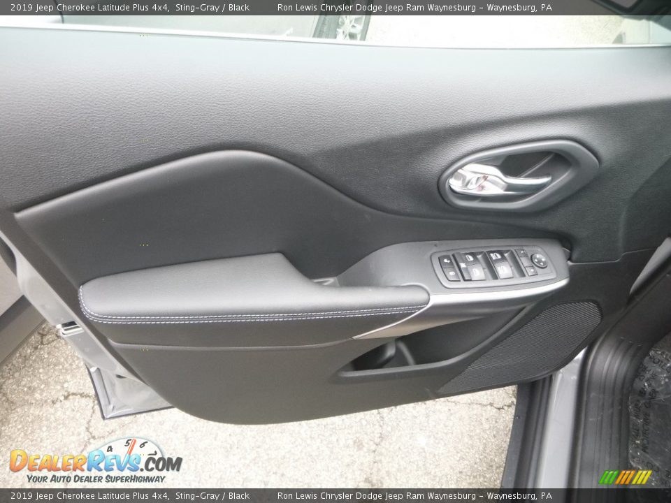 2019 Jeep Cherokee Latitude Plus 4x4 Sting-Gray / Black Photo #12