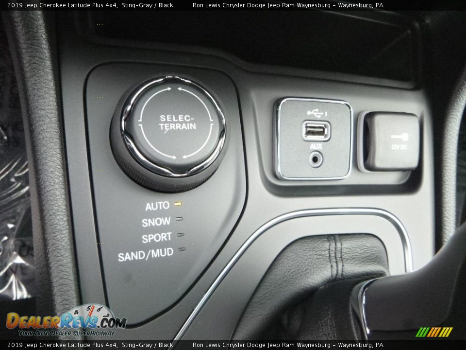 2019 Jeep Cherokee Latitude Plus 4x4 Sting-Gray / Black Photo #16