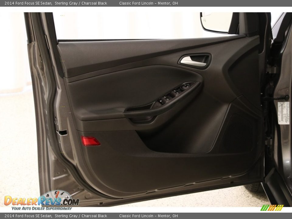 2014 Ford Focus SE Sedan Sterling Gray / Charcoal Black Photo #4