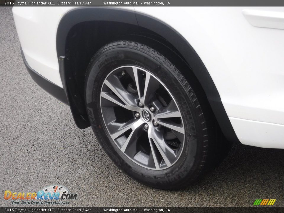 2016 Toyota Highlander XLE Blizzard Pearl / Ash Photo #3