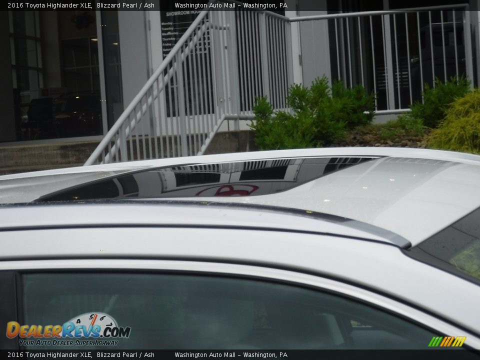 2016 Toyota Highlander XLE Blizzard Pearl / Ash Photo #4