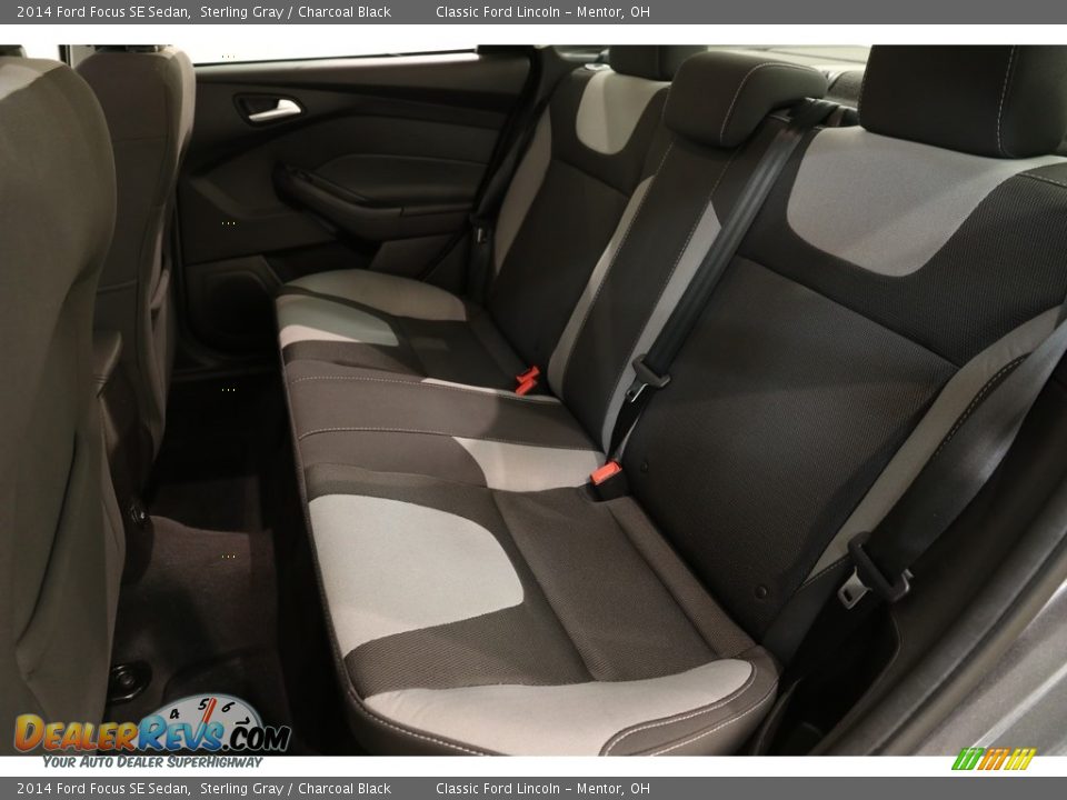 2014 Ford Focus SE Sedan Sterling Gray / Charcoal Black Photo #16