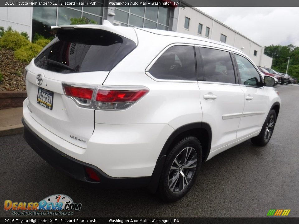 2016 Toyota Highlander XLE Blizzard Pearl / Ash Photo #9