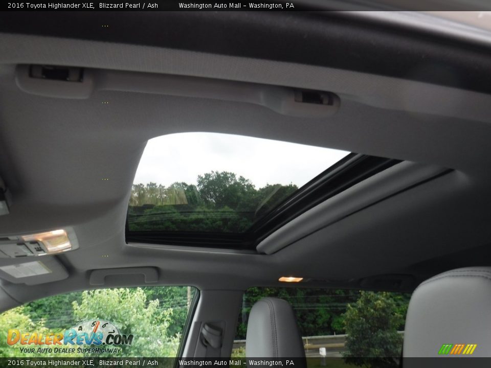 2016 Toyota Highlander XLE Blizzard Pearl / Ash Photo #11