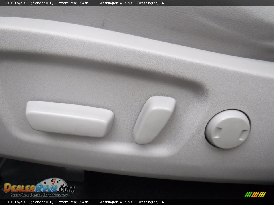 2016 Toyota Highlander XLE Blizzard Pearl / Ash Photo #13