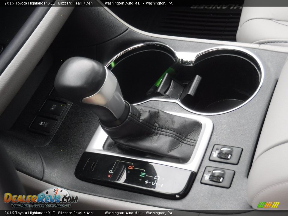 2016 Toyota Highlander XLE Blizzard Pearl / Ash Photo #18