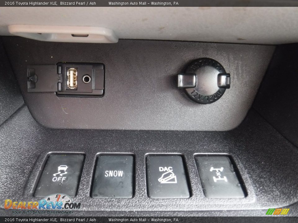 2016 Toyota Highlander XLE Blizzard Pearl / Ash Photo #20