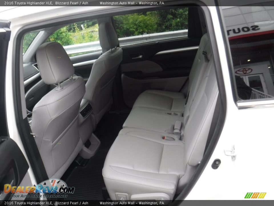 2016 Toyota Highlander XLE Blizzard Pearl / Ash Photo #24