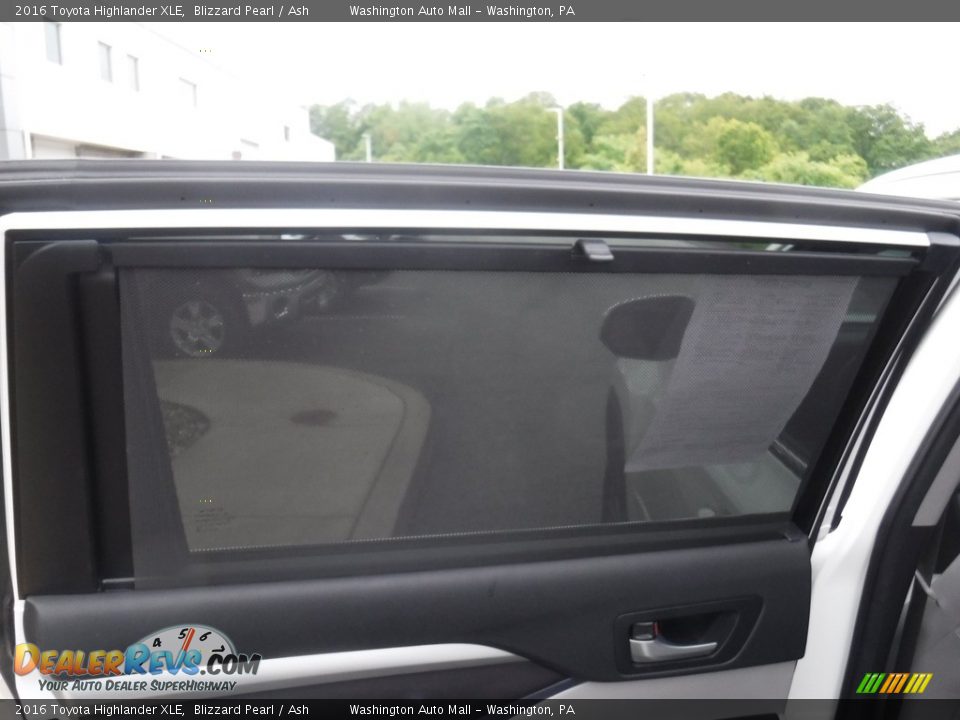 2016 Toyota Highlander XLE Blizzard Pearl / Ash Photo #25
