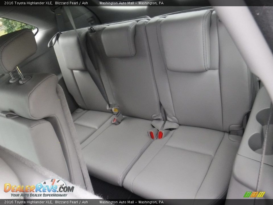 2016 Toyota Highlander XLE Blizzard Pearl / Ash Photo #26