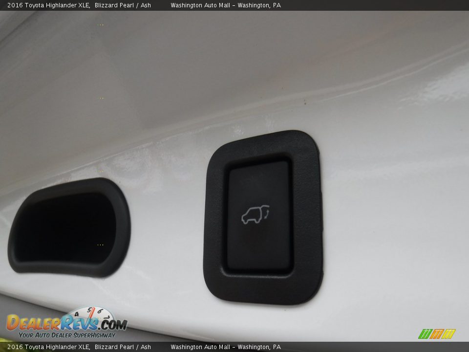 2016 Toyota Highlander XLE Blizzard Pearl / Ash Photo #27