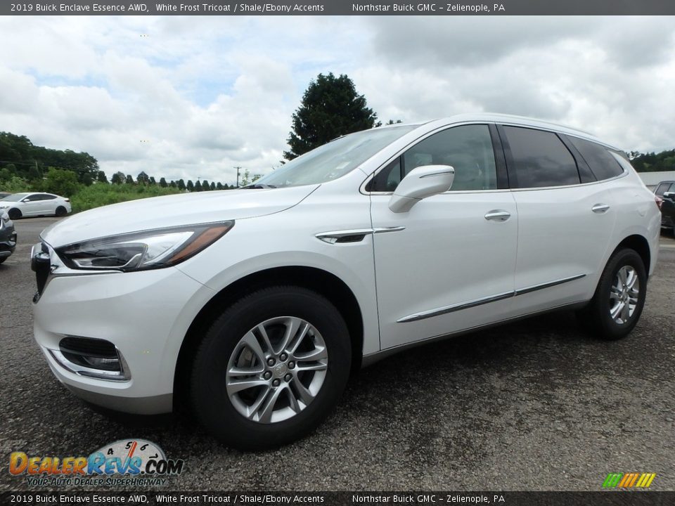 Front 3/4 View of 2019 Buick Enclave Essence AWD Photo #1