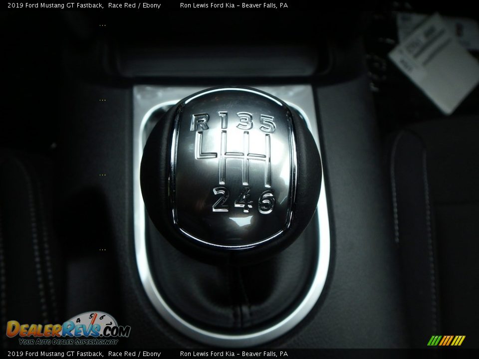2019 Ford Mustang GT Fastback Shifter Photo #18