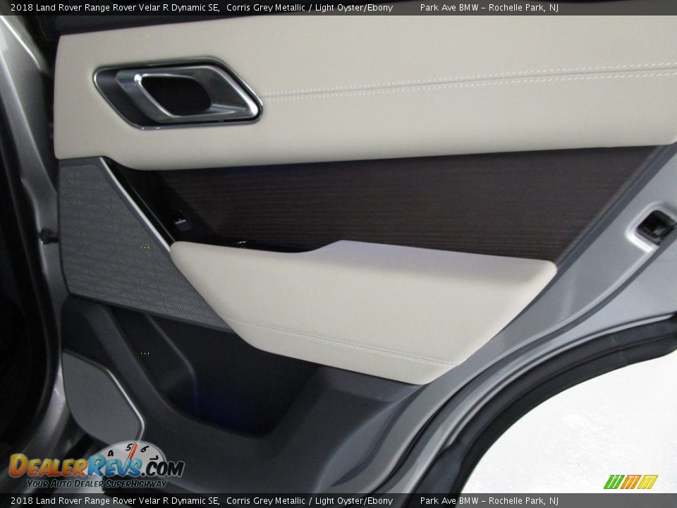 2018 Land Rover Range Rover Velar R Dynamic SE Corris Grey Metallic / Light Oyster/Ebony Photo #9