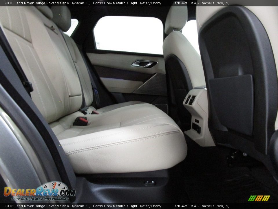 2018 Land Rover Range Rover Velar R Dynamic SE Corris Grey Metallic / Light Oyster/Ebony Photo #31