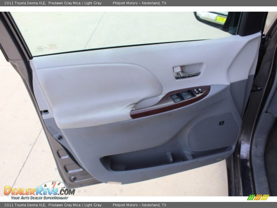 2011 Toyota Sienna XLE Predawn Gray Mica / Light Gray Photo #8