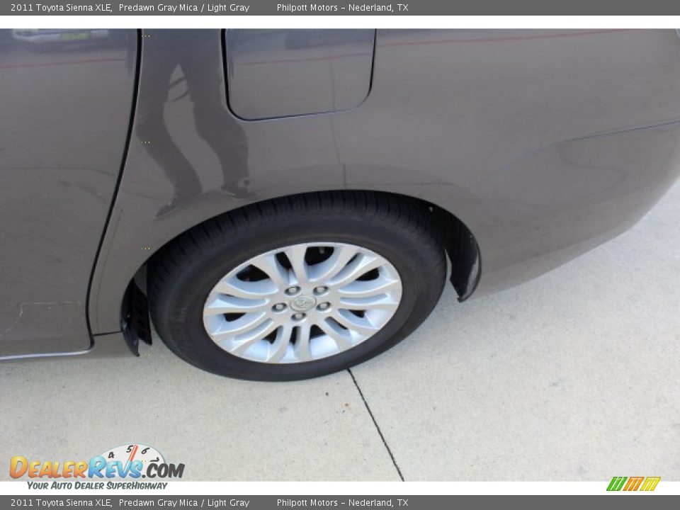 2011 Toyota Sienna XLE Predawn Gray Mica / Light Gray Photo #12